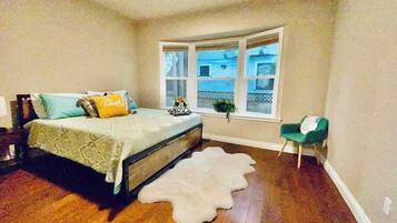 Strykejern/-brett, reiseseng for barn, wi-fi og sengetøy