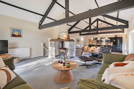 TV, fireplace. Royal Oak Barn - Cartmel, Sleeps 8! (NEW)