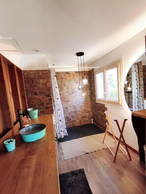 Interior - Secret travel lodge, Au Calme Absolu (Lindry)