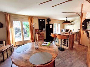 Dining - Secret travel lodge, Au Calme Absolu (Lindry)