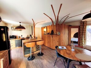 Dining - Secret travel lodge, Au Calme Absolu (Lindry)