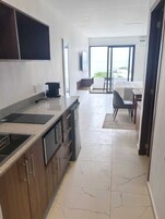 迷你冰箱、微波炉、厨具/餐具