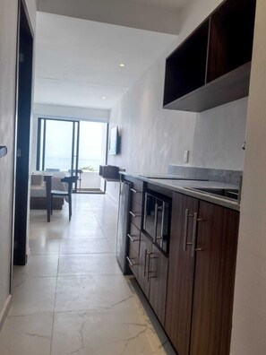 Frigobar, microondas