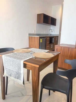 Escrivaninha, quartos à prova de som, Wi-Fi de cortesia