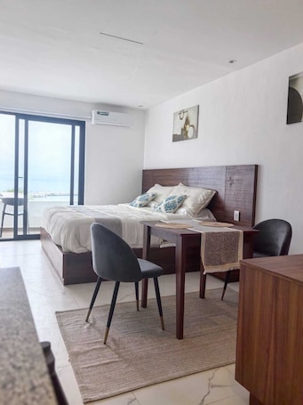 Escritorio, sistema de insonorización, wifi gratis. Miramare Ocean View