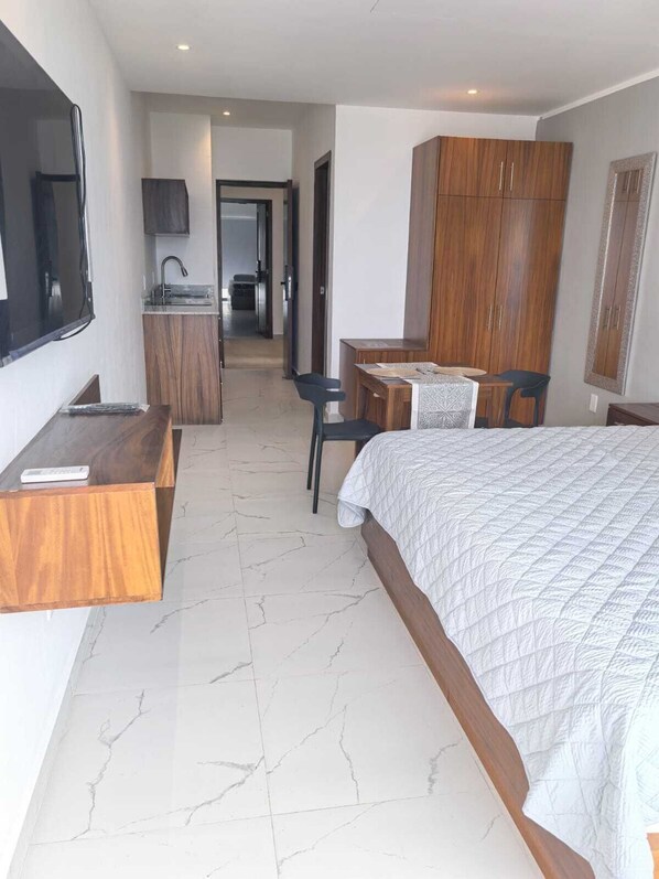 Escritorio, sistema de insonorización y wifi gratis 