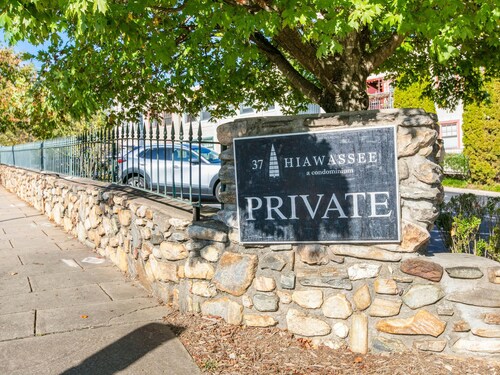 Downtown Condo! Walk Everywhere w/Assigned Parking and Laundry in Unit
