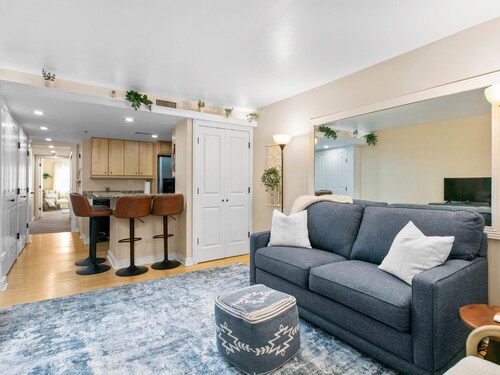 Downtown Condo! Walk Everywhere w/Assigned Parking and Laundry in Unit