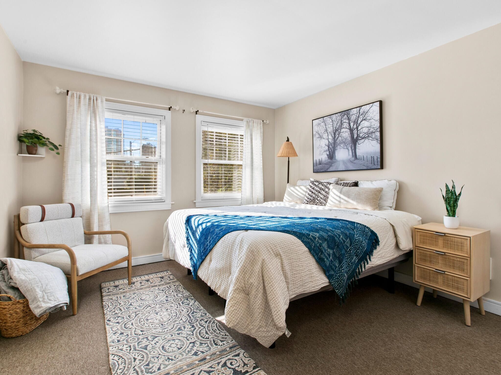 Iron/ironing board, WiFi, bed sheets