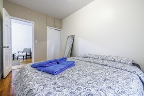 2 bedrooms, iron/ironing board, free WiFi - Live Upper West Side Manhattan on a Budget (New York)