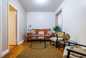 Smart TV - Live Upper West Side Manhattan on a Budget (New York)