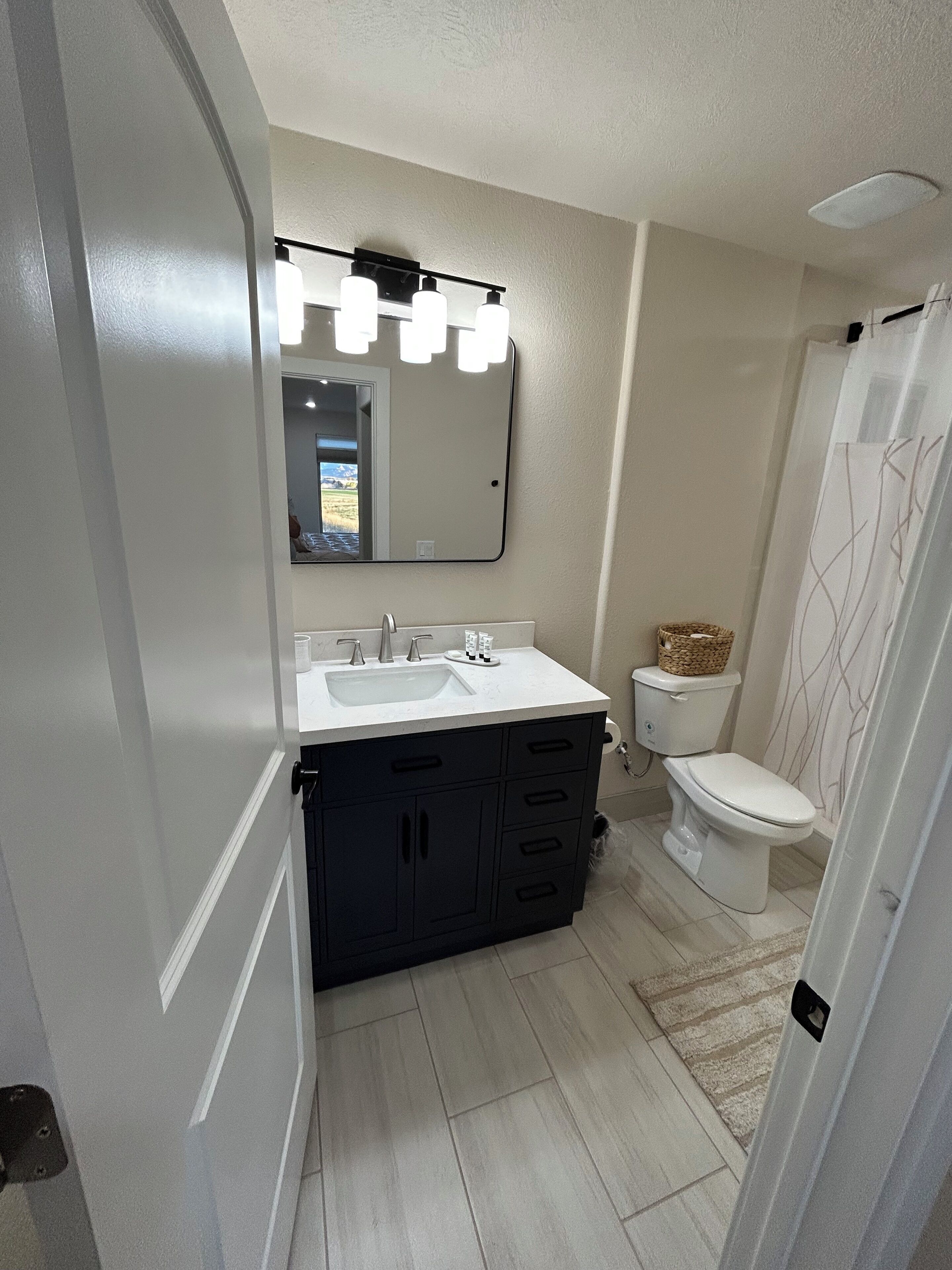 Dusch, handdukar, tvål och schampo