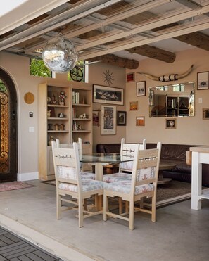 Dining - Kaibab Casita Outdoor Shower+ Tub+ 150lb Tortoise (Phoenix)