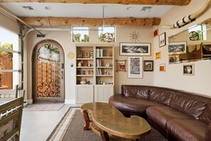 Interior - Kaibab Casita Outdoor Shower+ Tub+ 150lb Tortoise (Phoenix)