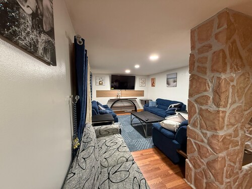 Spacious 4-bedroom house in pleasant Buffalo with AC