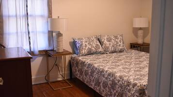 Strykejern/-brett, internettilgang og sengetøy