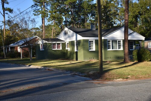 Cottage on Euclid Adorable 2-bedroom cottage with AC in pleasant Waycross