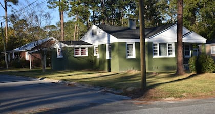 Cottage on Euclid Adorable 2-bedroom cottage with AC in pleasant Waycross