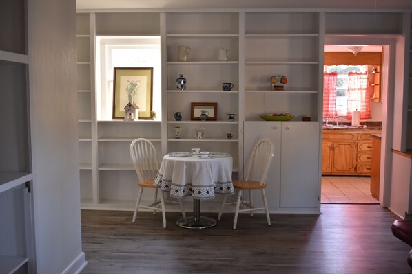 Dining - Cottage on Euclid Adorable 2-bedroom cottage with AC in pleasant Waycross (Waycross)