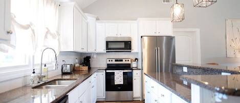 Microondas, horno, parrilla de estufa y lavavajillas