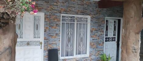 Fachada de la propiedad