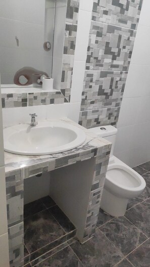 Towels, soap, shampoo, toilet paper - Hostal Manantiales La Esperanza (Cocorná)