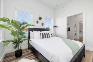 Desk, iron/ironing board, WiFi, bed sheets