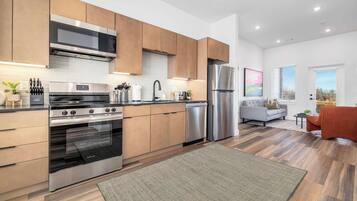 Fridge, microwave, dishwasher, coffee/tea maker