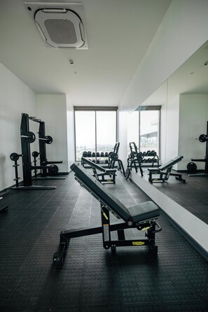 Fitness facility - The Haven-Loxwood Luxury 2-Bed with Rooftop Pool (Accra)