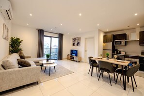 Living area - The Haven-Loxwood Luxury 2-Bed with Rooftop Pool (Accra)