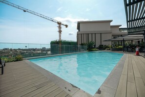 Pool - The Haven-Loxwood Luxury 2-Bed with Rooftop Pool (Accra)