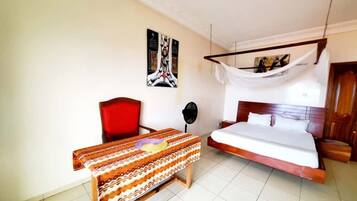 1 habitación, tabla de planchar con plancha, wifi y ropa de cama