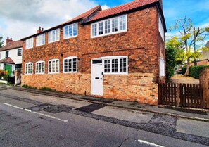 Exterior - Spacious & Luxury 2BR Flat in Calverton (Calverton)