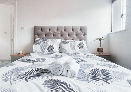 Spacious & Luxury 2BR Flat in Calverton