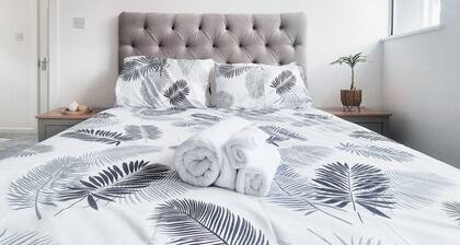 Spacious & Luxury 2BR Flat in Calverton