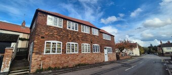 Spacious & Luxury 2BR Flat in Calverton