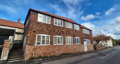 Spacious & Luxury 2BR Flat in Calverton