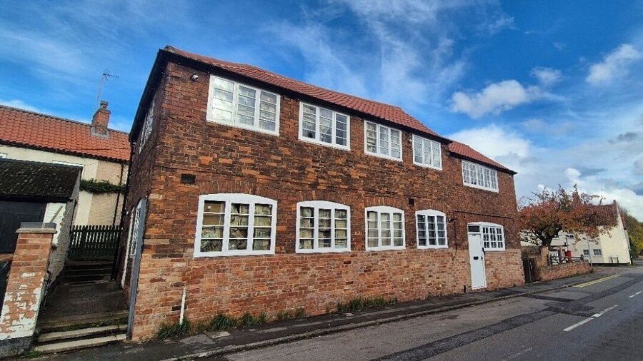 Spacious & Luxury 2BR Flat in Calverton