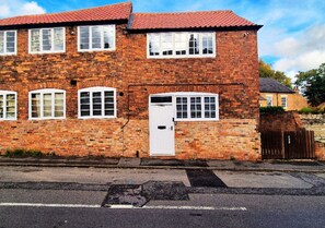 Exterior - Spacious & Luxury 2BR Flat in Calverton (Calverton)