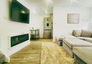 Apartment | Lounge - Spacious & Luxury 2BR Flat in Calverton (Calverton)