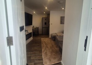 Apartment | Property entrance - Spacious & Luxury 2BR Flat in Calverton (Calverton)