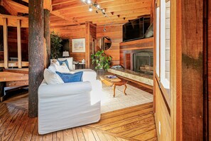 Smart TV, fireplace