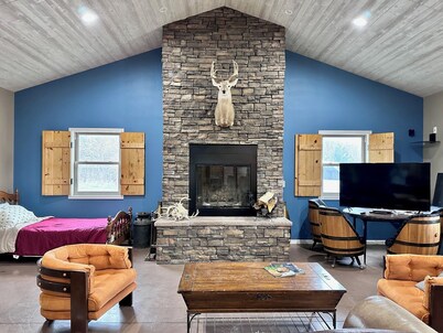 Family Retreat with pond, pool table and double bunks.