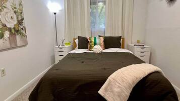 3 bedrooms, iron/ironing board, WiFi, bed sheets