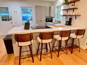 Fridge, microwave, oven, stovetop - Forest Green Gem (3bd/1bth) close to downtown (Ann Arbor)