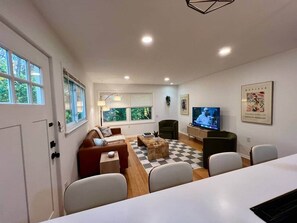 TV - Forest Green Gem (3bd/1bth) close to downtown (Ann Arbor)