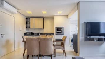 Basic Apartment | Dining