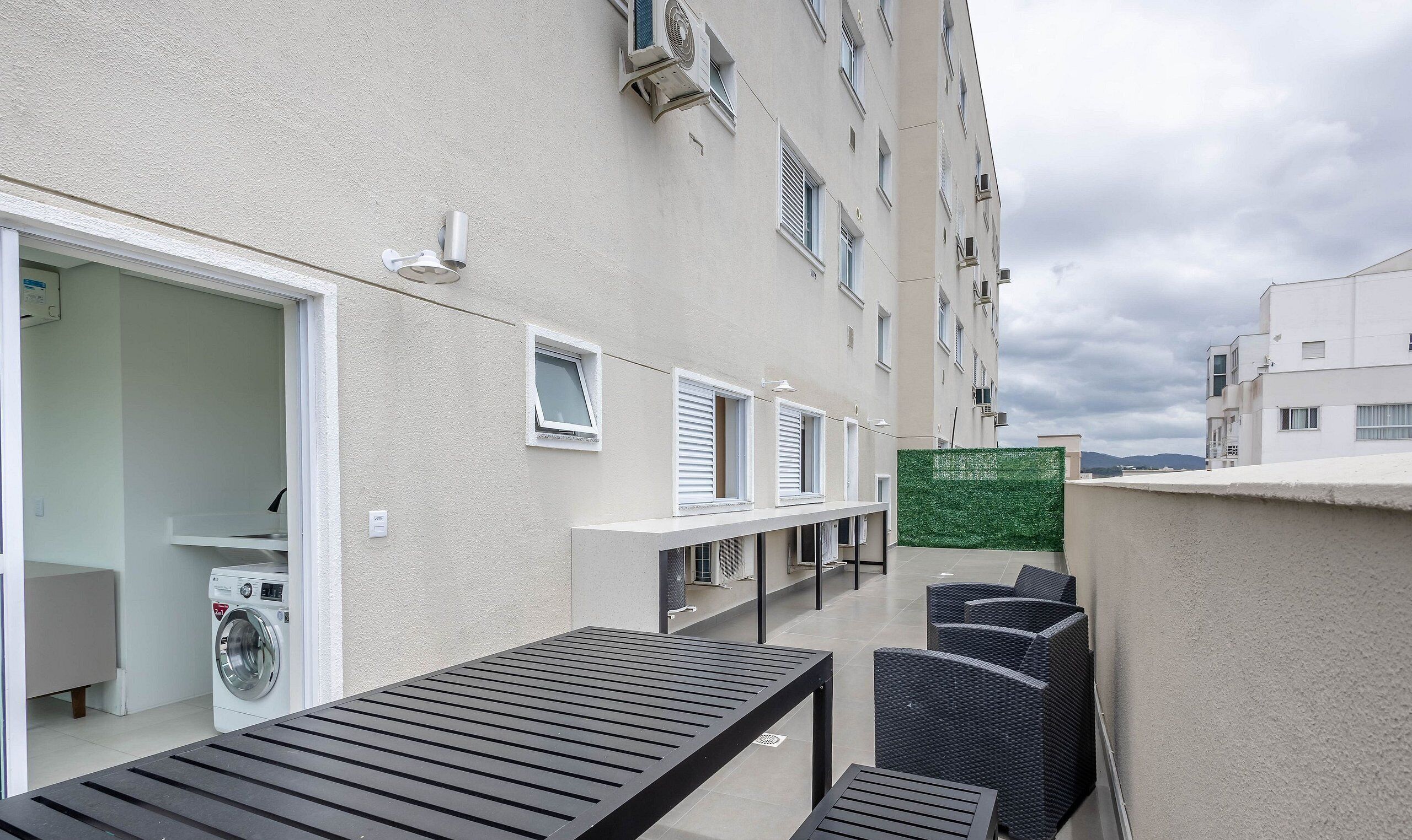 Basic Apartment | Outdoor dining