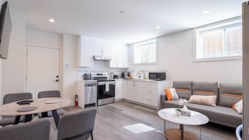 Comfort Apartment, 2 Bedrooms, Kitchen | Living area