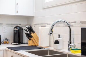 Comfort-huoneisto, 2 makuuhuonetta, keittiö | Yksityinen keittiö | Täysikokoinen jääkaappi, mikroaaltouuni, uuni, liesi